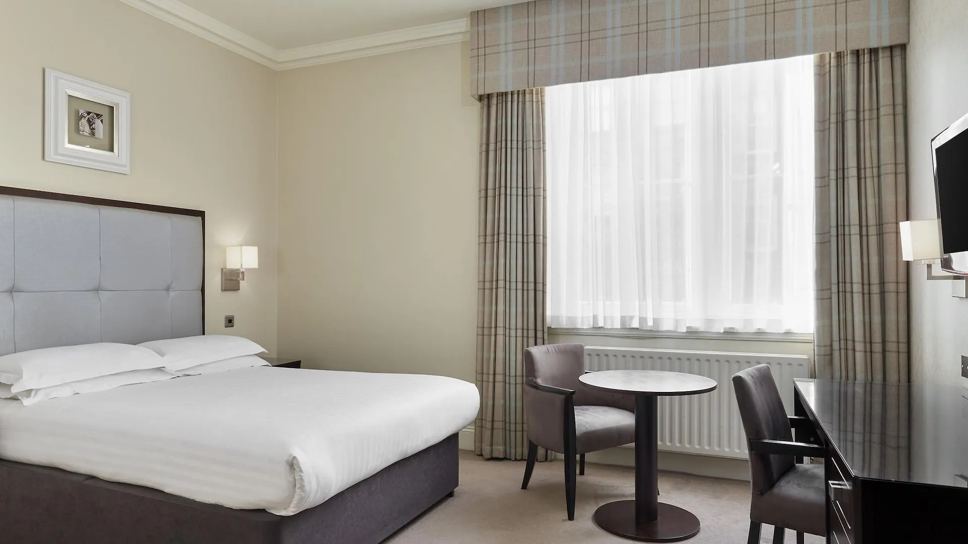 Отель Leonardo Edinburgh City
